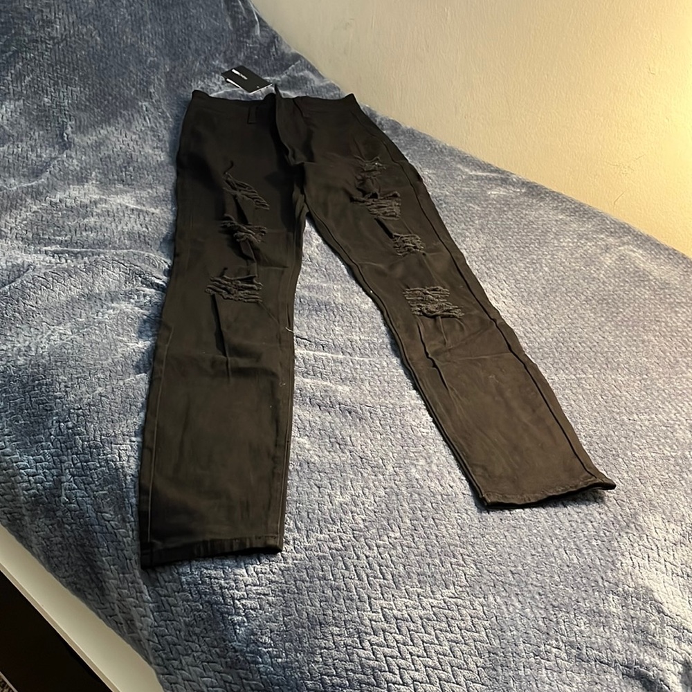 BRAND NEW WITH TAGS STRAIGHT LEG BLACK RIPPED JEANS